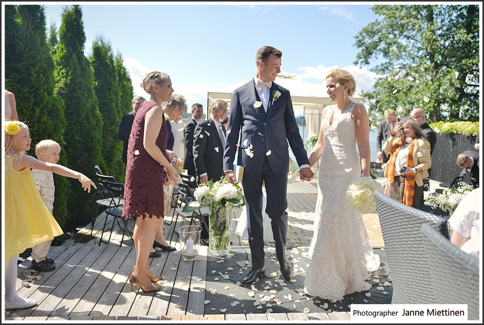 dsc_5695 Hääpari kävelee Villa Katayalla